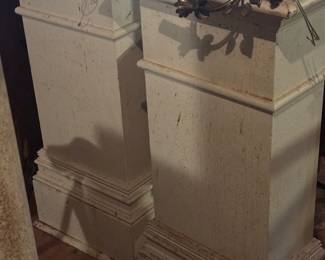 2 Pedestal Colums