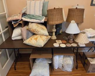 housewares, pillows, lamps