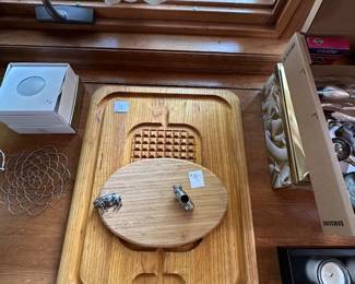 Would meat tray, wood cheese tray