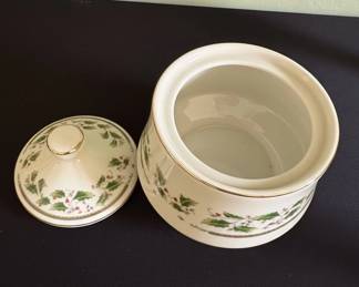Royal Limited Holly Holiday Creamer and Sugar Bowl Set second image