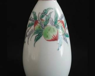 Chinese Famille Rose Porcelain Peach Tokkuri Sake Flask