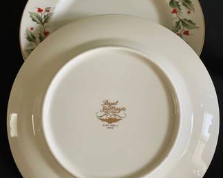 Royal Gallery Holly Fine China Dinner Plates third image