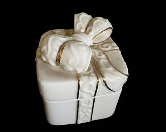 Vintage Porcelain Gift Box Music Jewelry Box