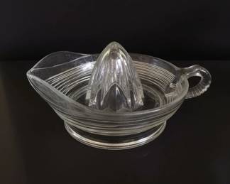 Hazel Atlas Crisscross Pattern Citrus Juicer second image