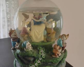 Disney Snow White and the Seven Dwarfs Musical Snow Globe Someday My Prince Will Come
