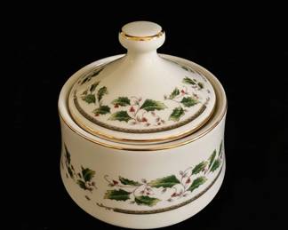 Royal Limited Holly Holiday Creamer and Sugar Bowl Set
