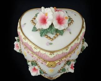 Heritage House HeartShaped Music Box