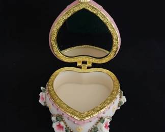 Heritage House HeartShaped Music Box second image