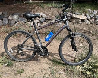 Mountain bike - like new, hybrid/comfort