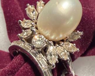 Diamond, pearl and gold ring