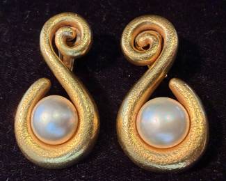 22kt clip earrings