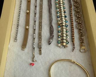 Bracelets 