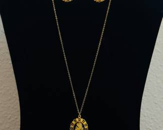 Necklace and earring set