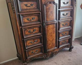 Dresser