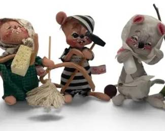 4 Annalee Dolls Vintage Mouse Collectibles – Themed Character Figures, Brooms & Accessories