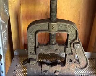 Vintage cast iron yoke-style pipe vise