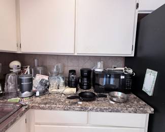 Nutri Bullet, small microwave