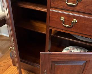 Pennsylvania House Cherry Queen Anne Style China Cabinet