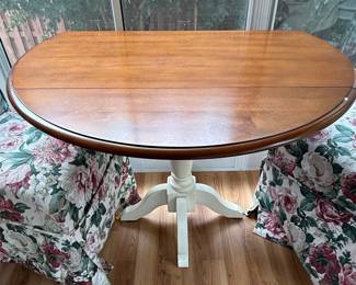 Drop Leaf Pedestal Style Dining Table
