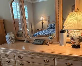 Vaughan of Virginia Dresser with Mirror