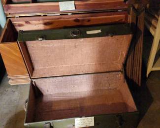Storage chest/foot lockers