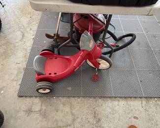 Radio Flyer Cyclone Ride-On