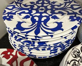 Portfolio OtO Blue and White Scroll Dinner Plates