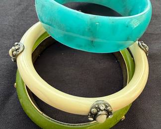 Vintage Bakelite and Lucite Bangle Bracelet Set