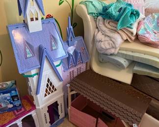 Disney Frozen Ultimate Arendelle Castle and Toy Stable