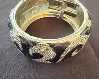 Vintage Fornash Hinged Enamel and Textured Metal Bangle Bracelet