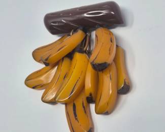 43 VintageBakeliteBananaBunchBrooch