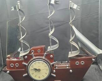 79 UnitedClockCorpModel811ShipElectricClockLamp