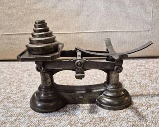 52 AntiqueScalesImperialCastIronWeightsOneBrass