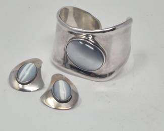 133 925MexicoGreyBlueCatsEyeSterlingSilverCuffEarrings
