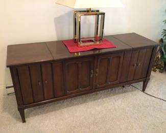 Zenith record player w/cabinet (vintage)