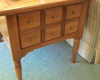 Thomasville Hartford House Maple End Table