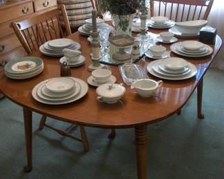 Vintage Ethan Allen Dining w/6 chairs and Leaf
