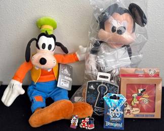 Walt Disney’s 13” Goofy & Mickey Mouse With Lim.Ed. Scooter Pin; Spec. Ed. Park Key Trade Pins