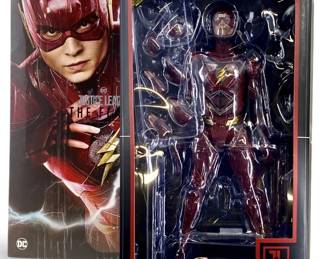 Hot Toys Justice League MMS448 The Flash Figure