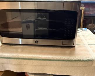 GE . cu. ft. Stainless Steel Countertop Microwave Oven JESSHSS
