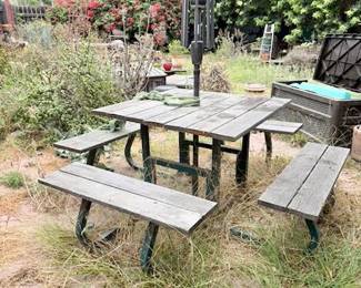 Picnic table
