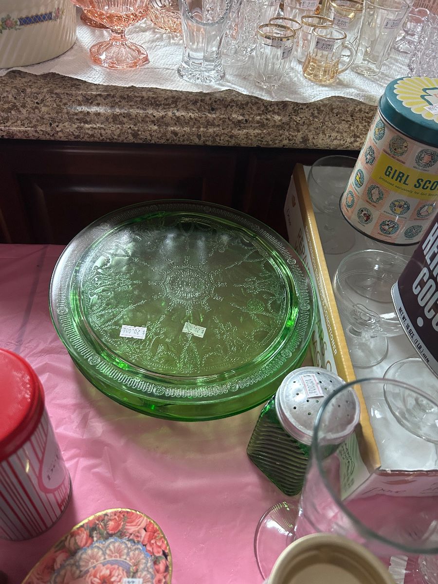 Uranium cake plate
