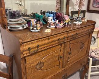 Antique dresser with mirror and functional drawers