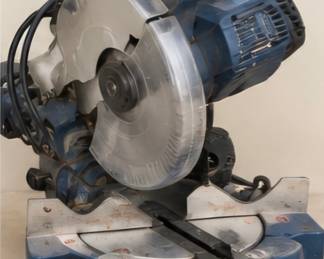 Compound miter saw
