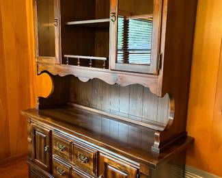 Broyhill China Cabinet