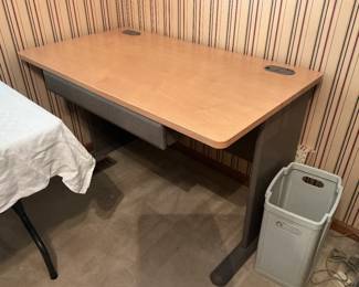 Sturdy laminate top work table