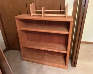 Small shelving unit