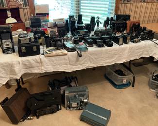 Terrific collection of vintage cameras, projector and screen, 
