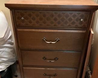 Small chest of frawers….presale $95