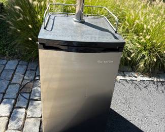 EdgeStar beer keg dispenser